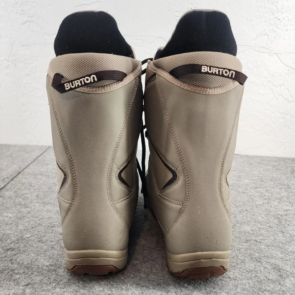 Burton Moto Snowboard Boots Tan Mens Size 6 Winter Sports Gear *FLAWS*